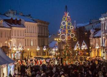 An unusual Christmas tree was lit in the Town Hall Square (Photo: Saulius Žiūros)