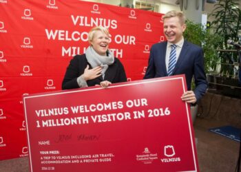 Vilniaus oro uoste pasitikta 
milijoninė lankytoją (Nuotr.: Sauliaus Žiūros)