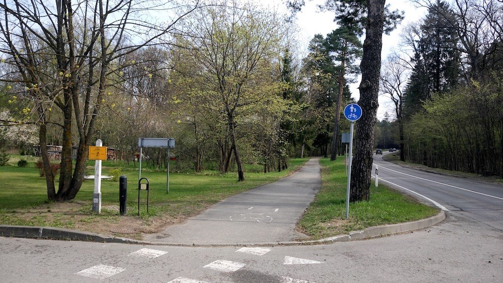 In the regional park of Pavilniai and Verkiai, the bicycle path has been renovated and maintained