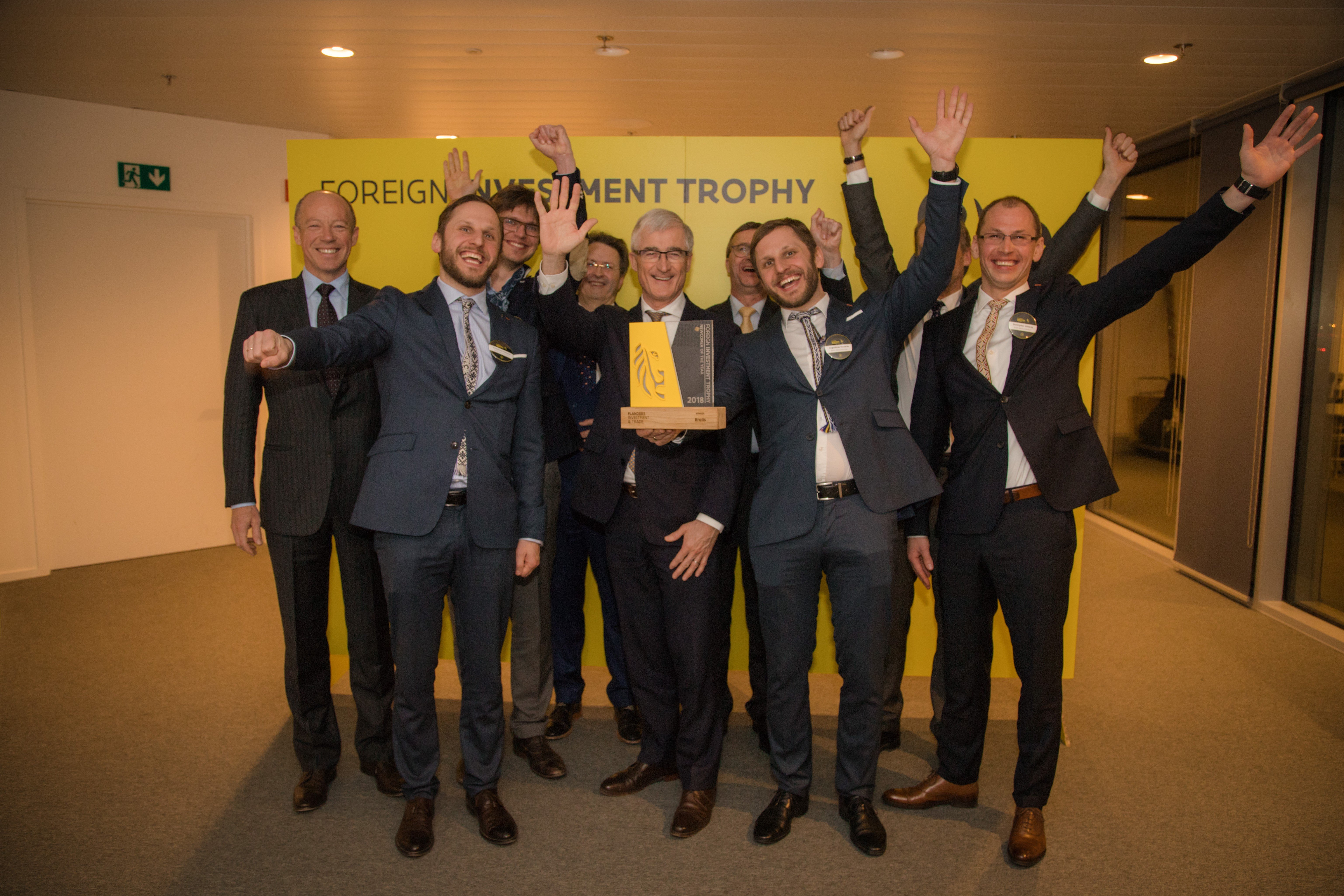 FITTrophy 2018: Brolis Semiconductors vadovai su Flandrijos ministru-prezidentu J.E. Geert Burgeois atsiėmus Flandrijos metų naujoko apdovanojimą. Nuotrauka: Flanders Investment and Trade Agency