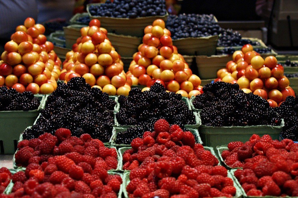 Bazaar. Food. Berries