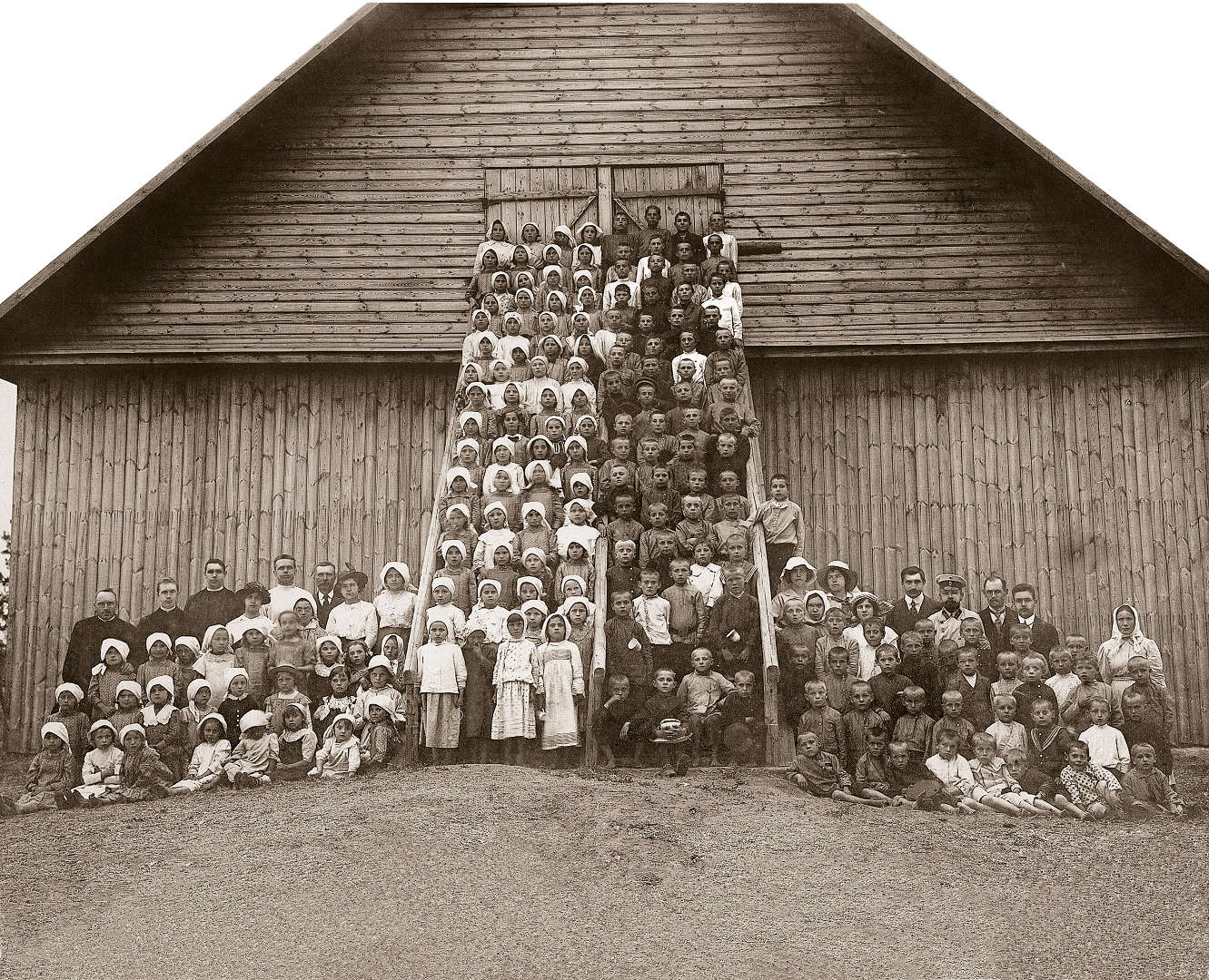 Первый литовский детский сад в Антакальни. 1918 год.