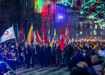 ELTA3785582 Vilnius, 2023 February 16 (ELTA) "Pro Patria" February 16 torch march. 2023.02.16 19:17:43. Orestas Gurevičius (ELTA)