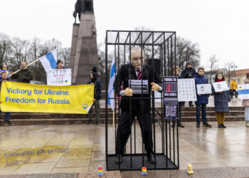 ELTA3805857 Vilnius, 2023 m. Vasario 25 d. (ELTA). Solidarumo-paramos akcija „No Putin. No war“ 2023.02.25 16:22:49. Tomas Vinickas (ELTA)