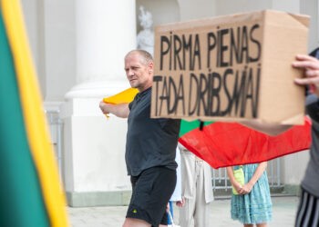 ELTA4047614 Vilnius, 2023 m. Liepos 1 d. (ELTA). Antano Kandroto-Celofano protestas „Keliu trispalvę už Lietuvą“ 2023.07.01 11:24:18. Orestas Gurevičius (ELTA)