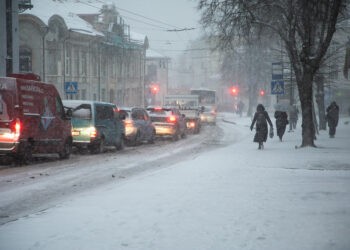 ELTA4329860 Vilnius, 2023 November 23 (ELTA). It's snowing in Vilnius. 2023.11.23 10:28:27. Dainius Labutis (ELTA)