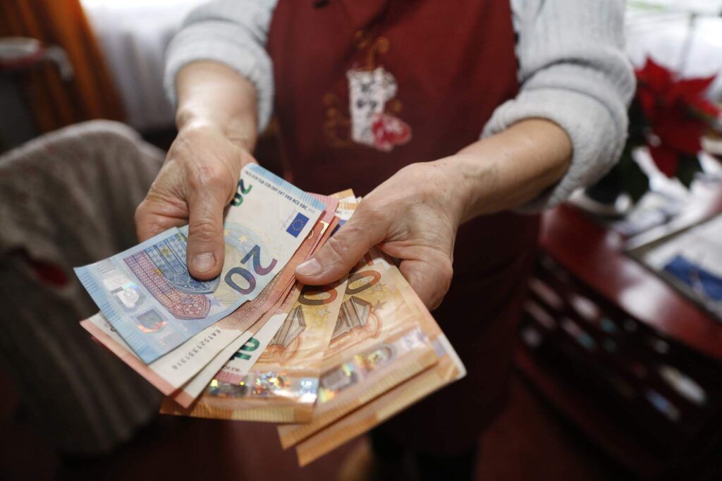 Priedai prie pensijų: gali sumokėti ir 355 eurus per mėnesį
